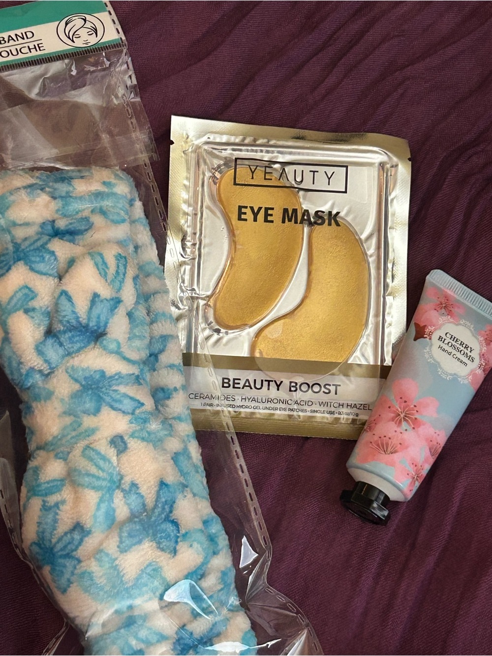 Beauty Bundle - Lip Gloss, Perfume, Star Earrings, Lotions, Eye Gel, Highlighter - Picture 10 of 11